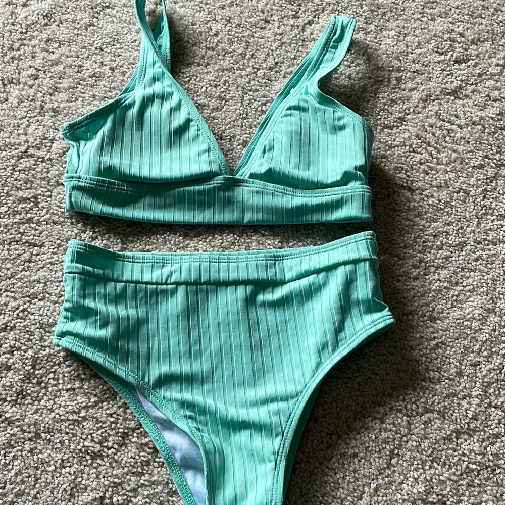 NWOT XS Women’s Swimsuit